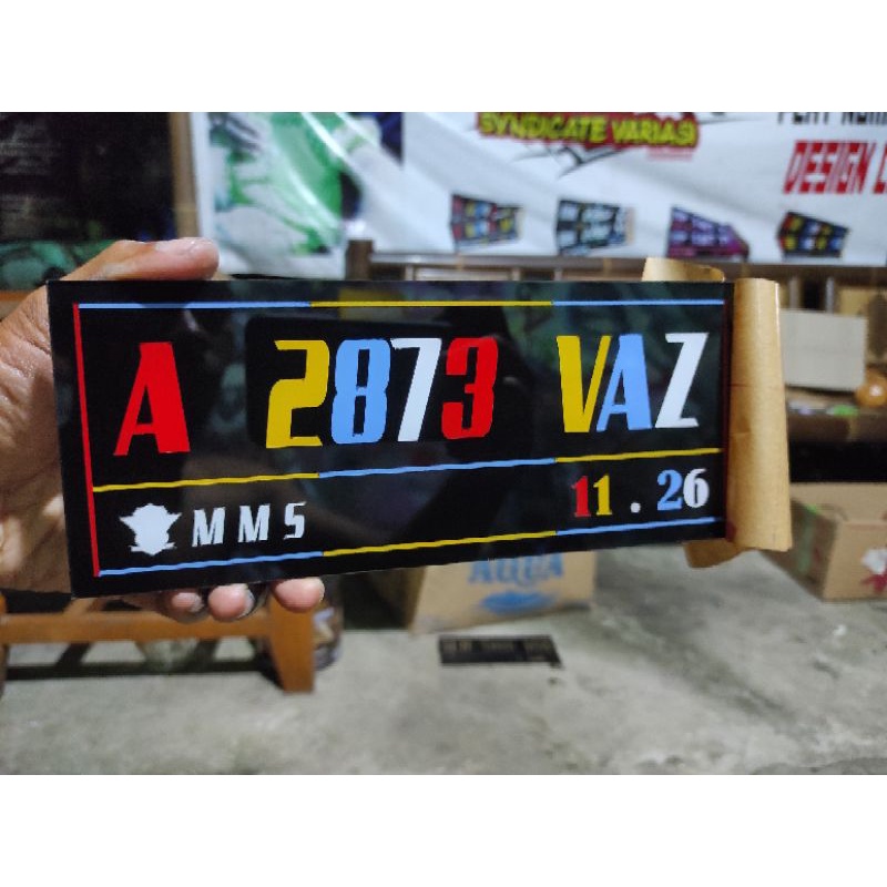 Plat nomor variasi akrilik ( satu )