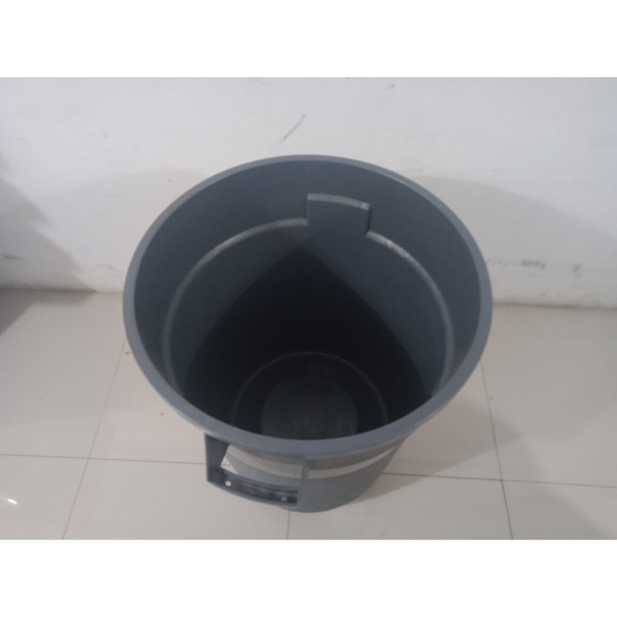 Dust Bin Brute 120 Liter warna abu