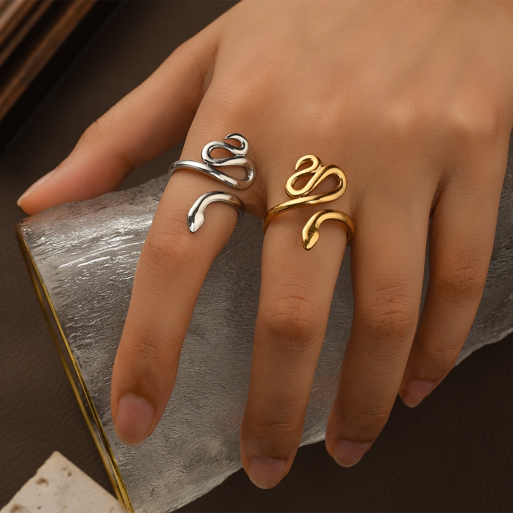 Cincin Model Terbuka Bahan Metal Desain Ular Gaya Simple / Punk / Populer Tipis Adjustable Untuk Pria / Wanita