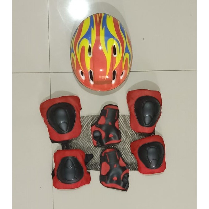 helm dan deker sepatu roda skateboard paketan helm dan pelindung