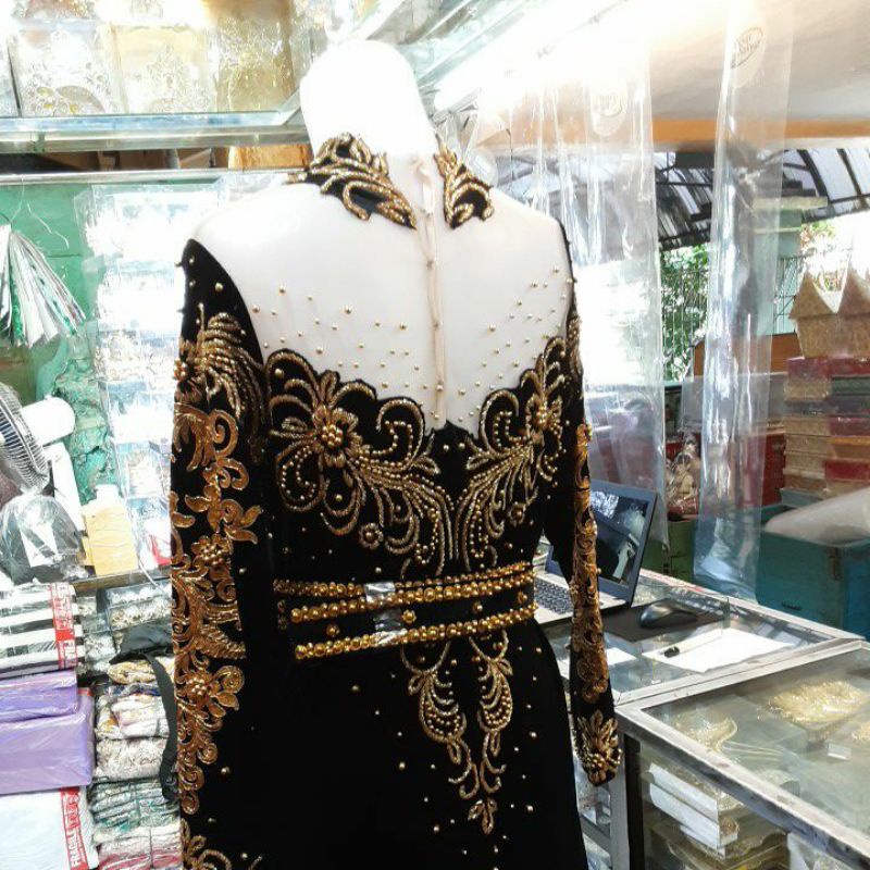 Kebaya Pengantin Bludru Tile Ekor