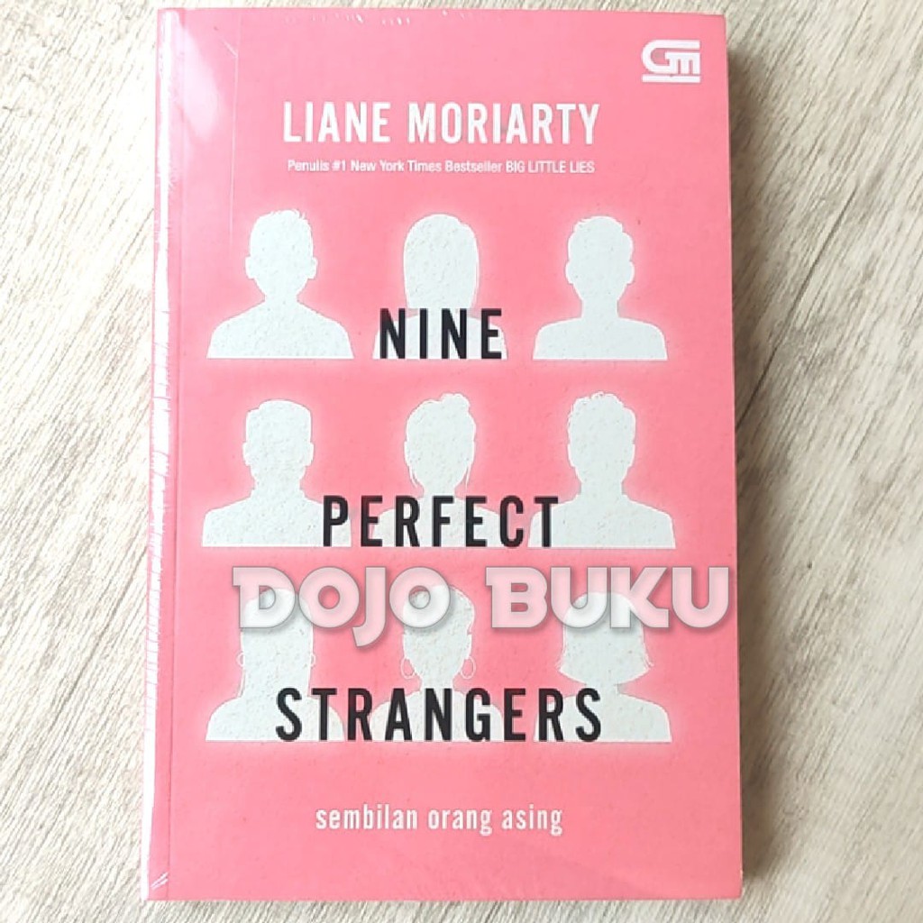 Sembilan Orang Asing (Nine Perfect Strangers) by Liane Moriarty