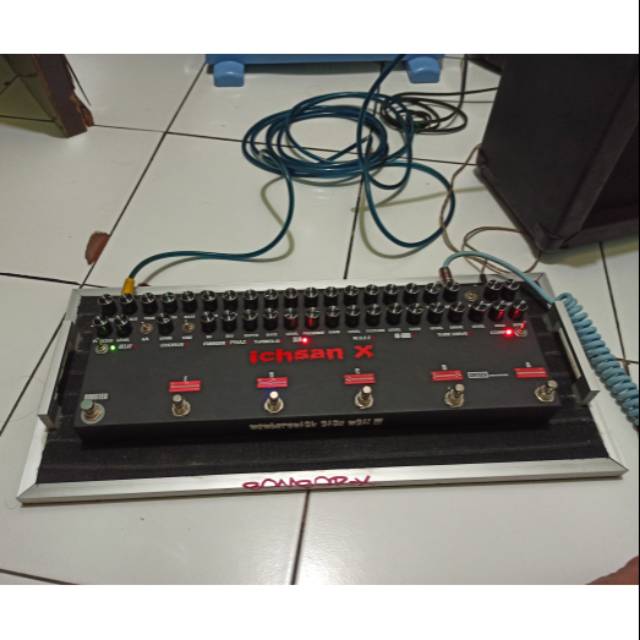 Pedal Preamp Efek Gitar Butik (Rare) + Flightcase & Tatakan FX Full Velcro