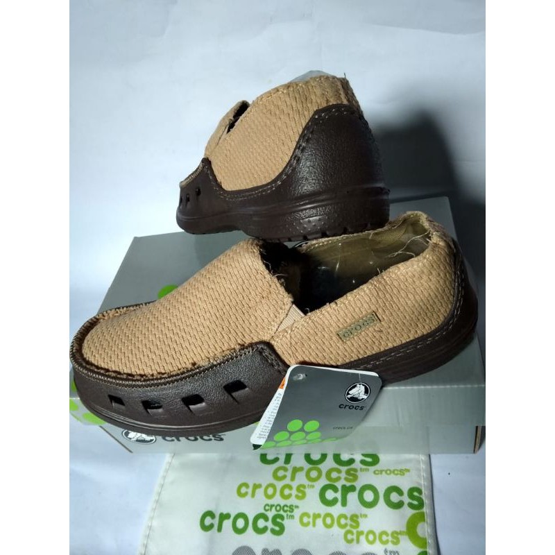 

TD CANVAS MERK CROCS M10