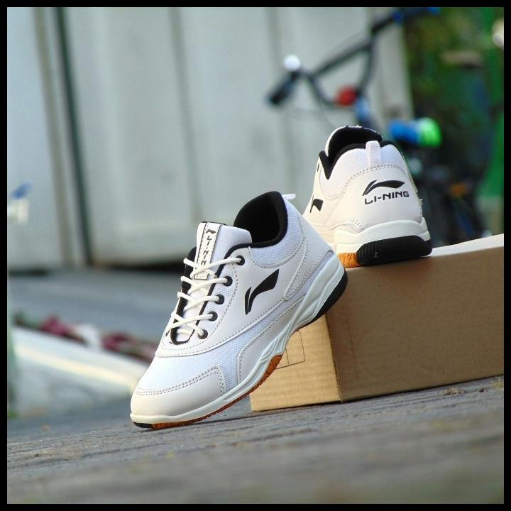 Sepatu Pria Badminton Lining Solid Putih Hitam Olahraga Li Ning White