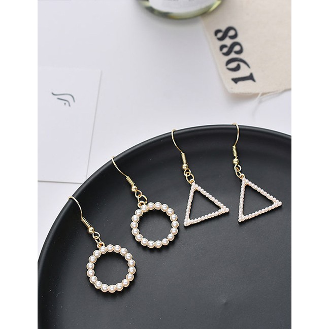 LRC Anting Gantung Fashion Golden Pearl Cutout Geometric Earrings D80667