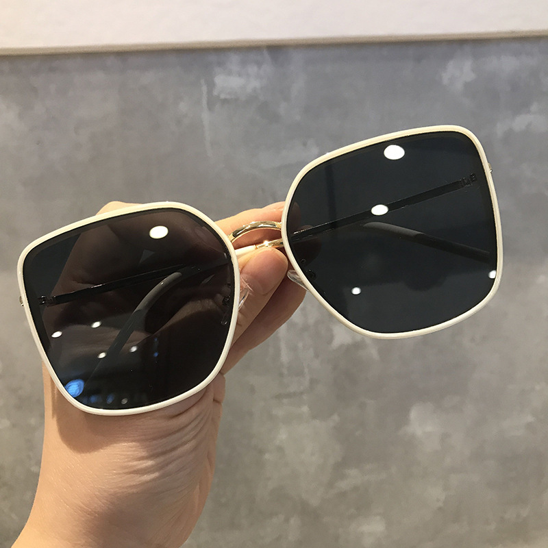 （YUZHU）COD Kacamata Hitam Korea Wanita Kaca Mata Fashion Oversized Sunglasses