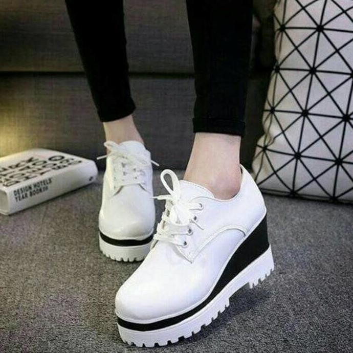 Sepatu Wedges wanita boots putih SW25