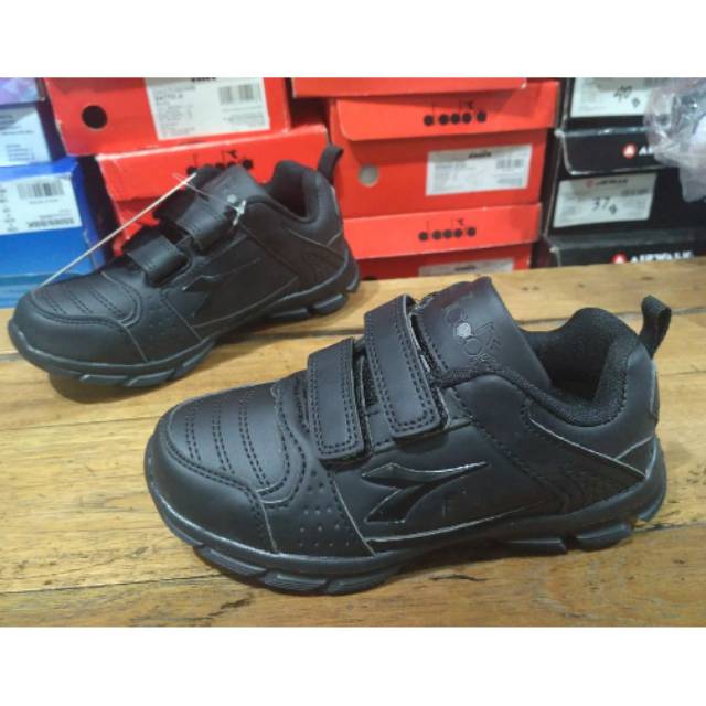 Sepatu anak hitam diadora original murah