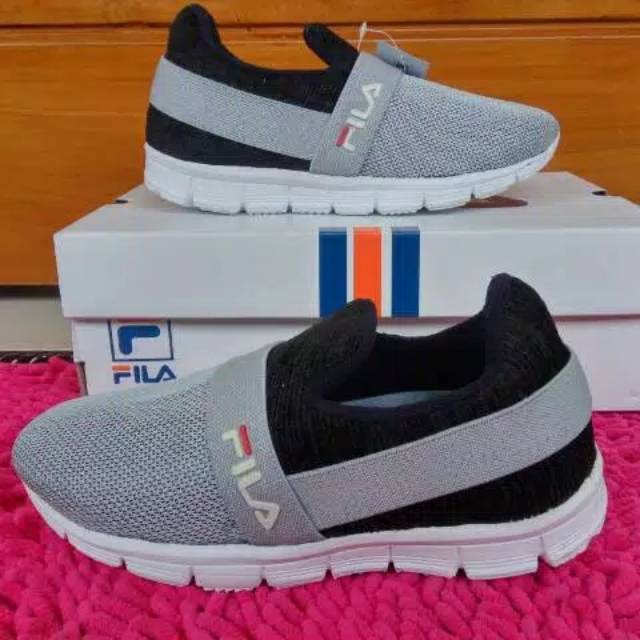 SEPATU FILA SLIP ON