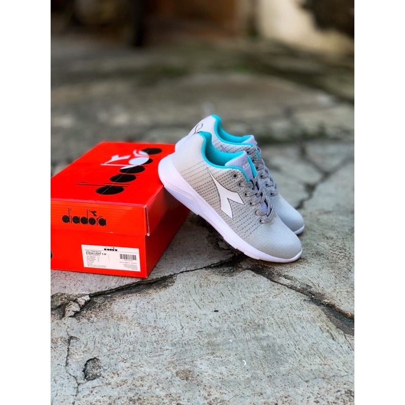 Sepatu DIADORA X RUN LIGHT 5 SILVER/WHITE (WOMEN)