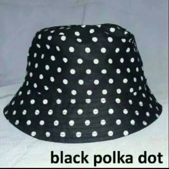 Bucket hat motif polkadot hitam