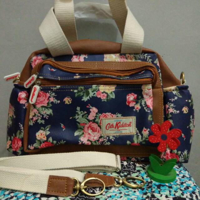 tas slempang Cath Kidston