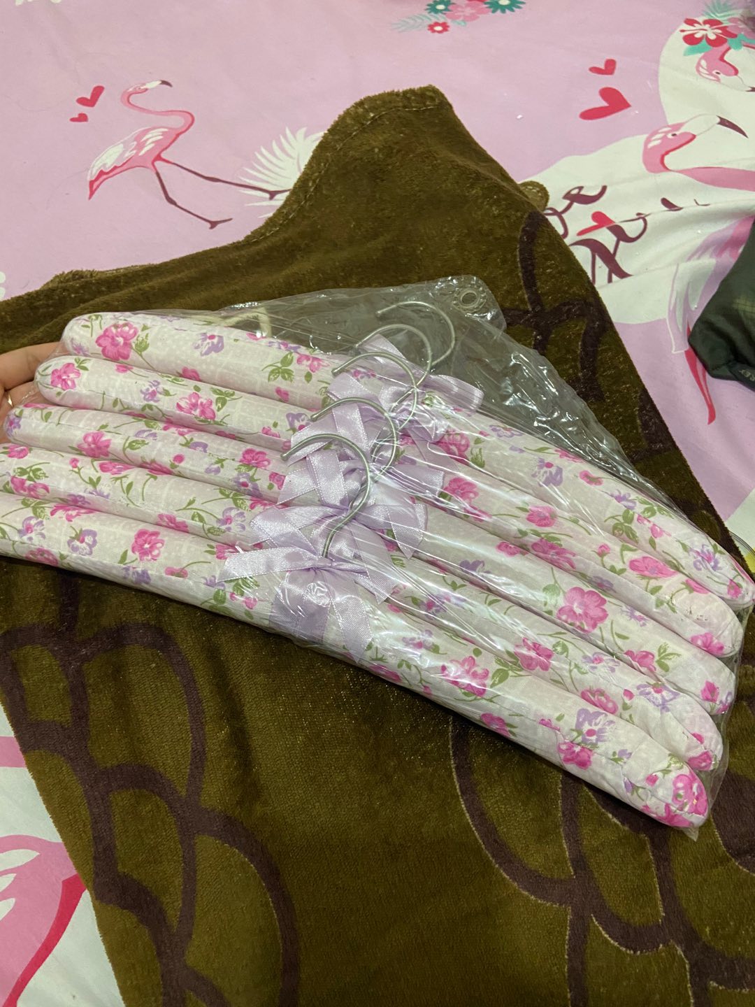 Hanger Busa Satin Dewasa Warna Motif Shabby Chic Display Pakaian Gantungan Baju Motif Bahan Busa-bh