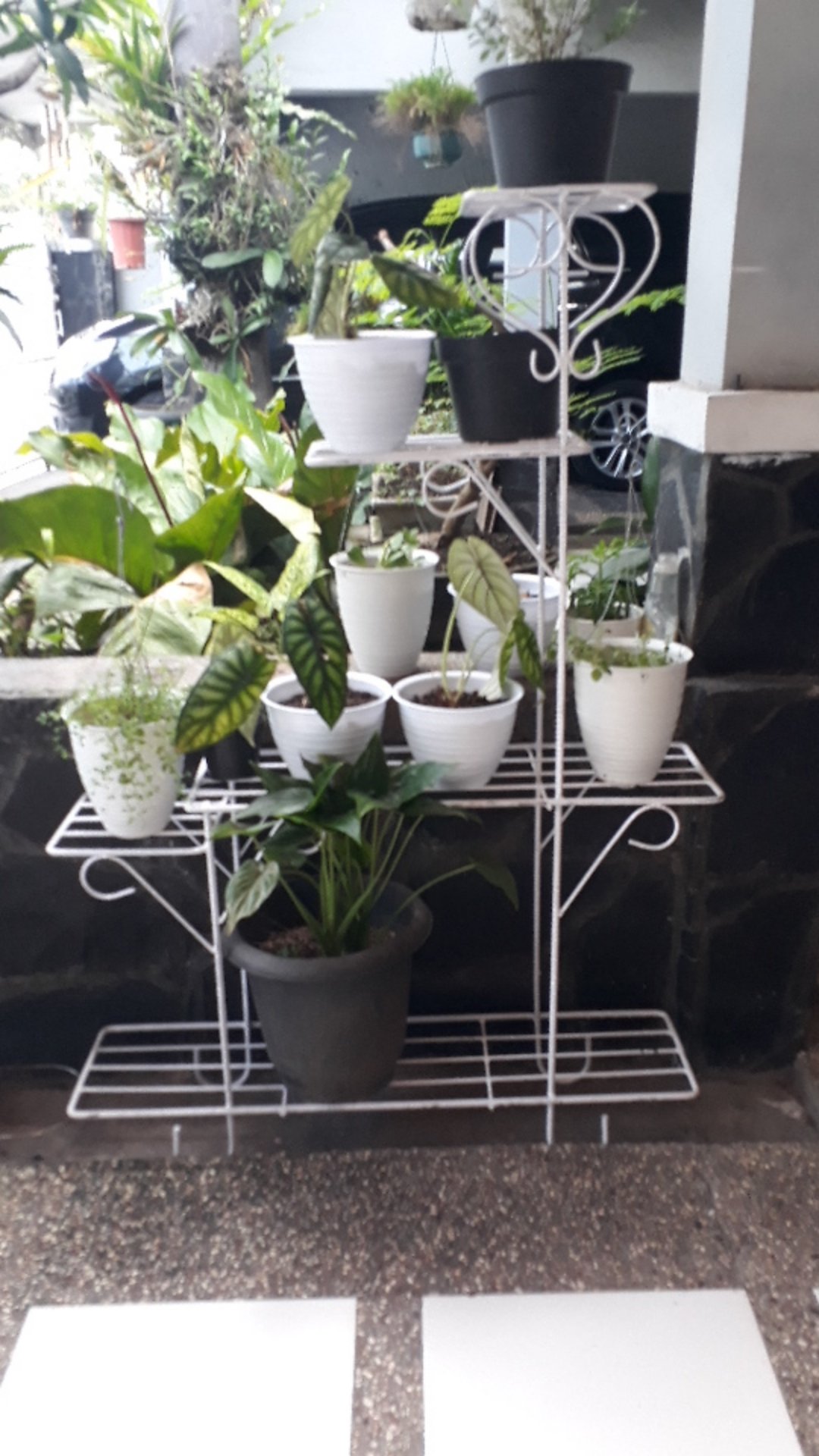 Rak Bunga Susun Besi Tanaman Hias Minimalis Bertingkat 5 Susun Model Standing Love