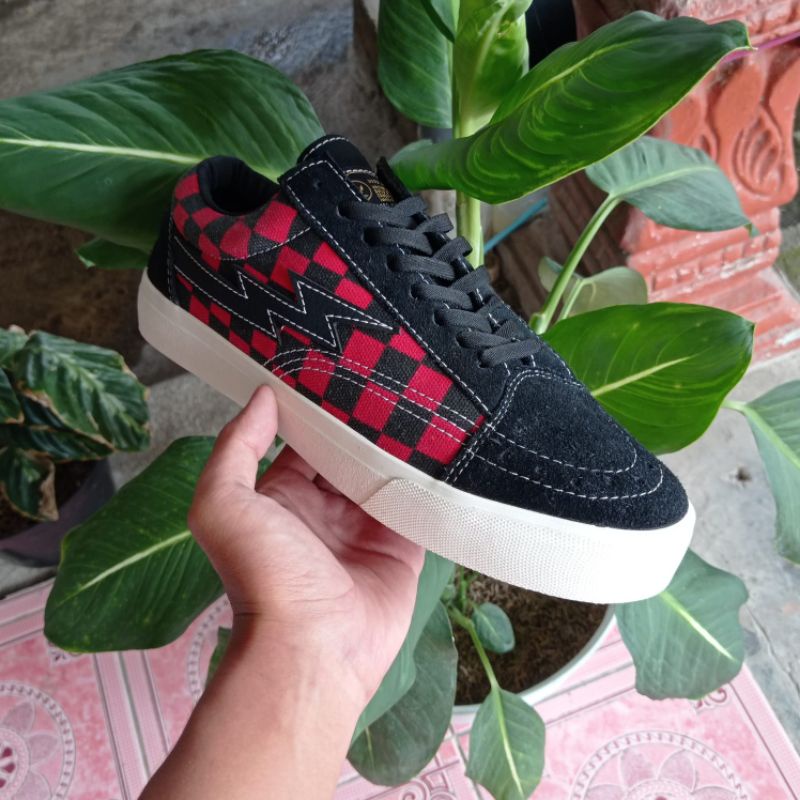 Sepatu Word Division