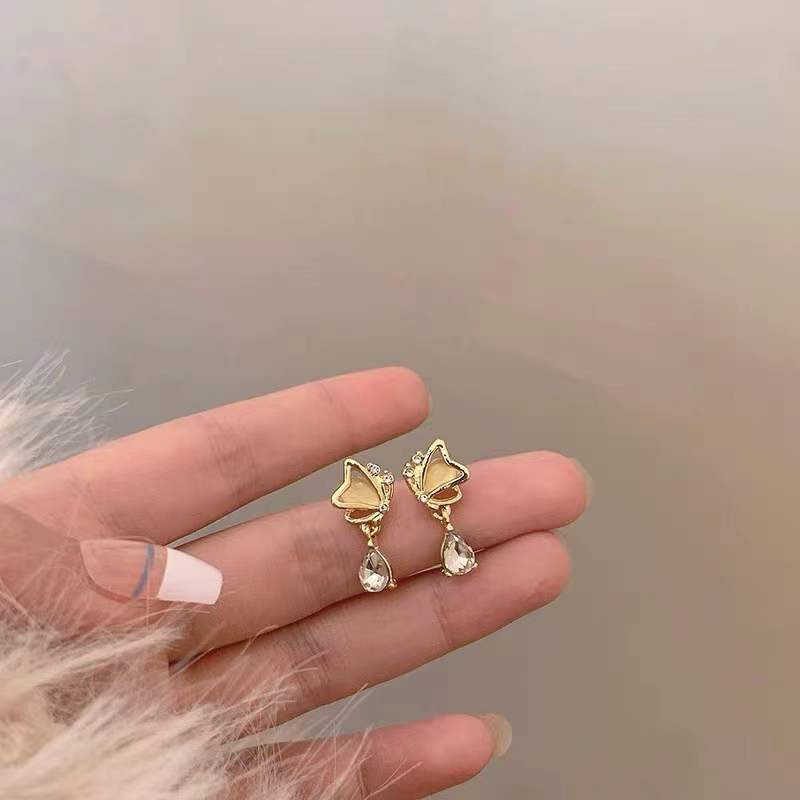 Anting Stud Desain Kupu-Kupu Mini Aksen Mutiara Kristal Zircon Gaya Vintage Korea Untuk Wanita