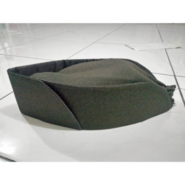 Topi pembina pramuka putri