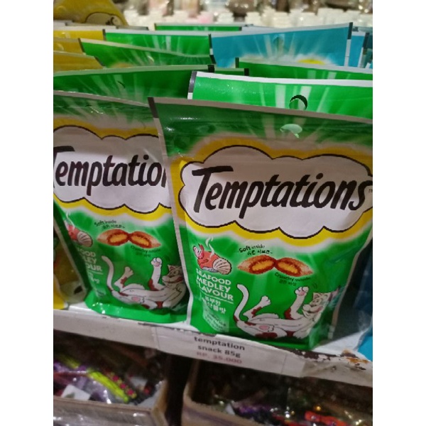 Snack kucing - Temptations cemilan kucing Seafood medley flavour 85gr