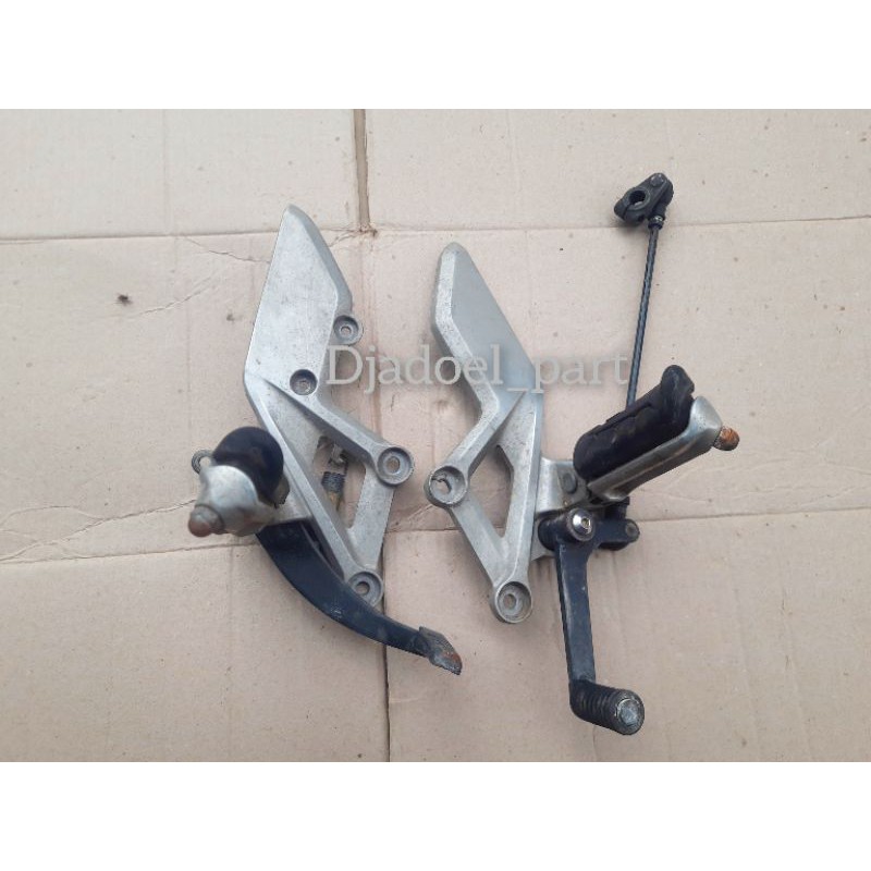 Footstep Foot Step Postep Depan CBR 150R CBR 150 R Lama Lokal Ori Original AHM