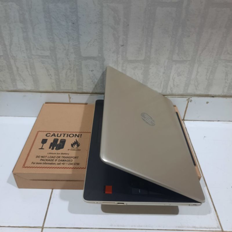 Laptop Hp 15 - bw071AX Amd A12-9720P Ram 8GB Amd Radeon R7 Graphics+Amd Radeon M340 Layar 15inch