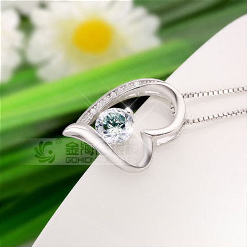 [Ready Stock]Fashion Simple Silver-Plated Necklace with Diamond Heart-Shaped Pendant