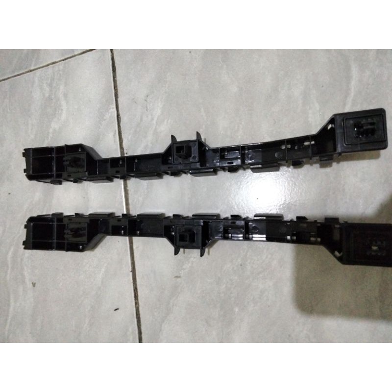 breket /bracket bemper belakang Honda HRV original