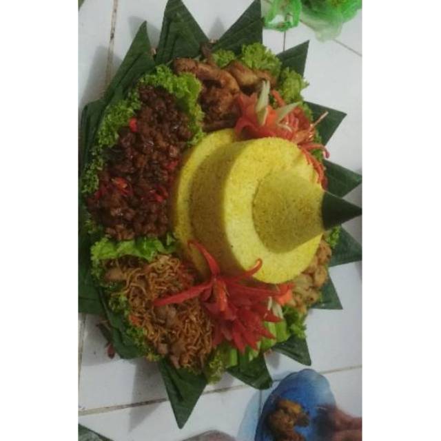 

Tumpeng nasi kuning