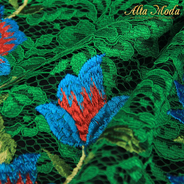 

Alta Moda Brokat Bordir Cornelli Nagita Ungu Mjuda Bordir Bunga Biru (1M)