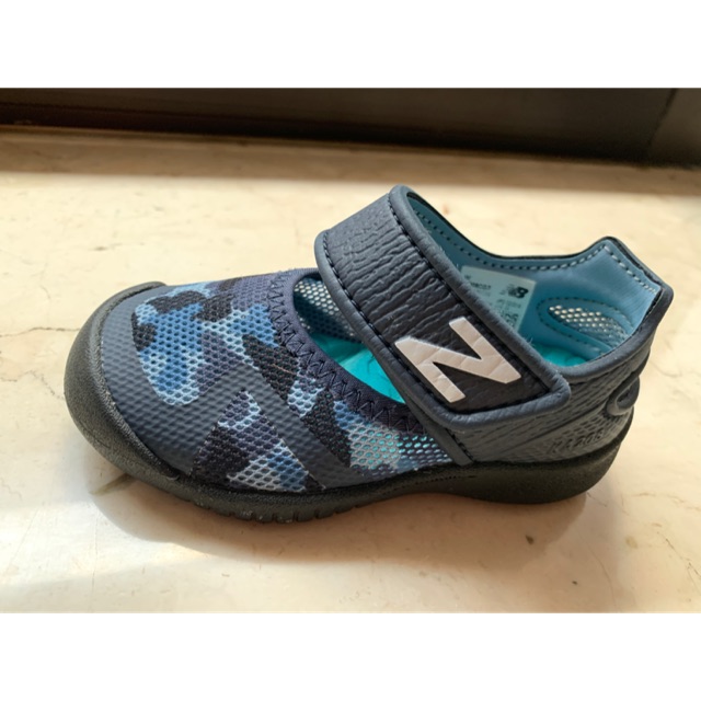 Preloved sepatu sendal New Balance size 7