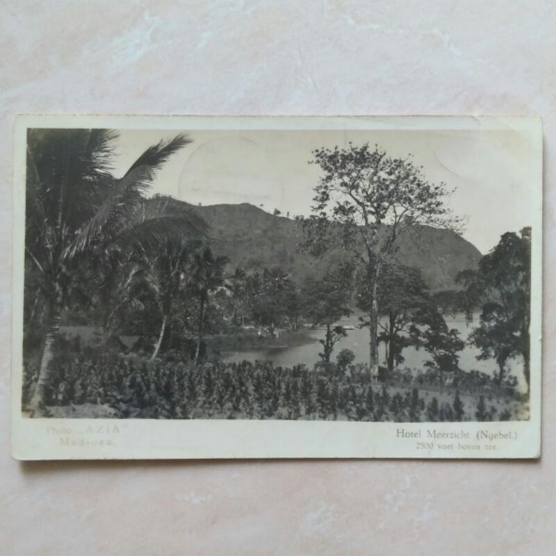 

Kartu Pos Kuno Lawas Jadul ASLI Tahun 1932 Foto Telaga Ngebel Dari Magetan ke Toeloengagoeng