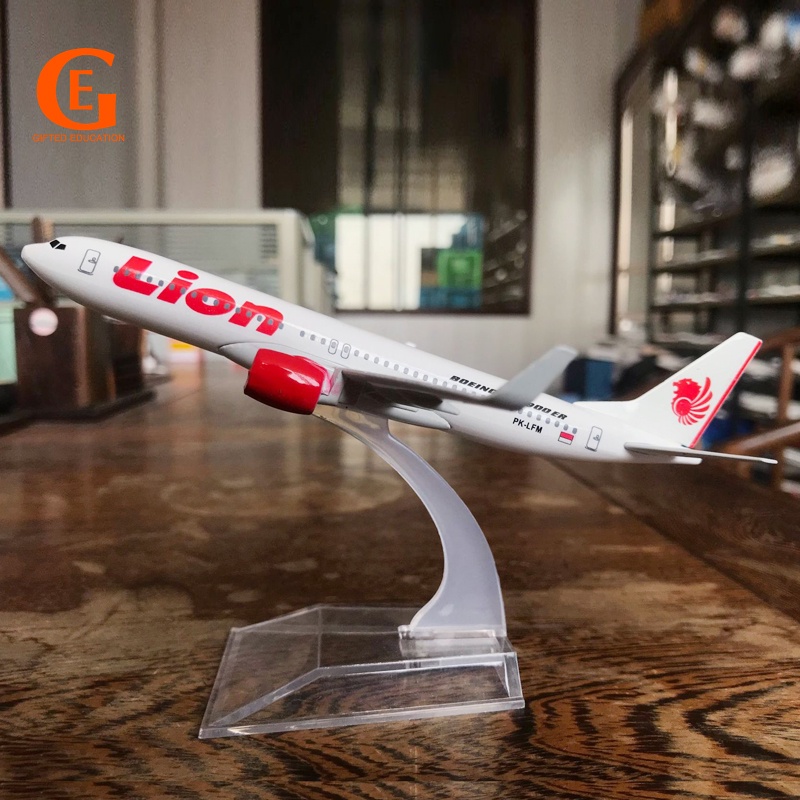 Lion Air B737 Model Pesawat Indonesia Lion Boeing 737 Diecast Bahan Metal Solid Ukuran 16CM