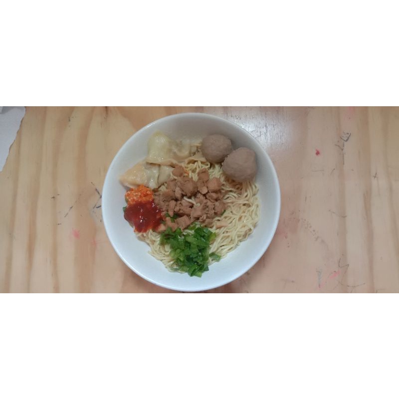 

MIE AYAM KOMPLIT [BAKSO+PANGSIT]