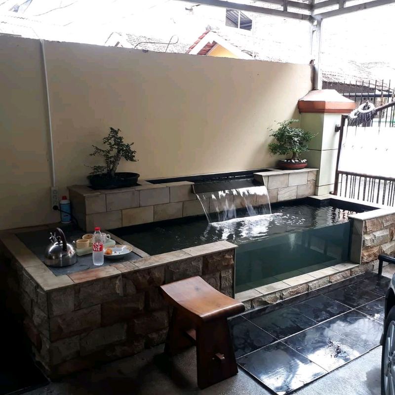 kolam ikan kaca