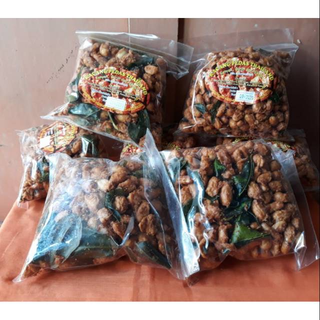 

Camilan snack kiloan Kacang tahiland pedas daun jeruk berat 250 gr