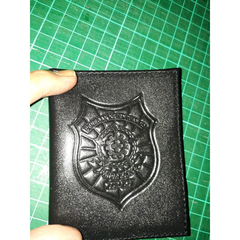 id card kulit asli atau dompet kartu