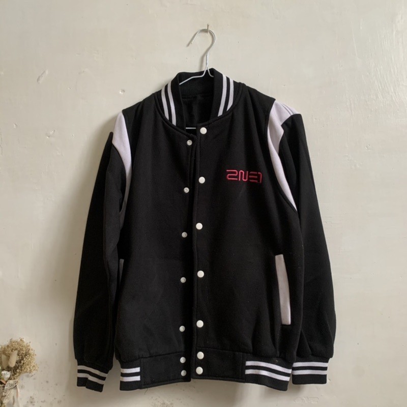 jaket varsity 2ne1