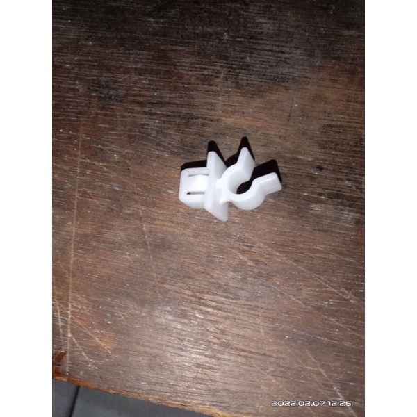 clip tiang kap mesin Suzuki alnew ertiga