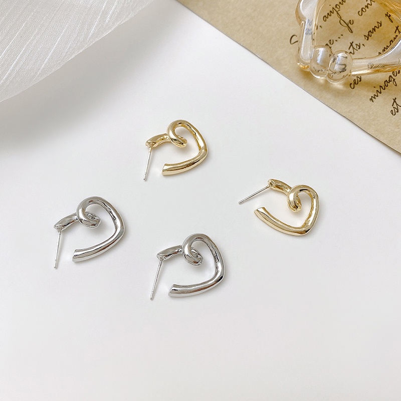 Anting Bentuk Hati Gaya Korea