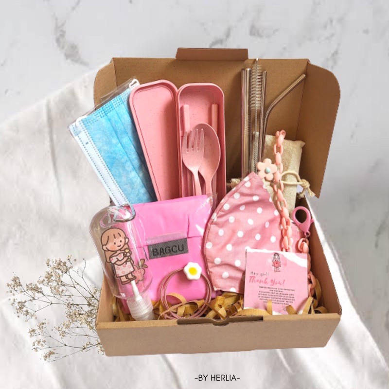 

HADIAH ULANGTAHUN/GIFTBOX/BIRTHDAY BOX/HAMPERS/HAMPERS LEBARAN/KADO ULTAH CEWEK/HADIAH WISUDA