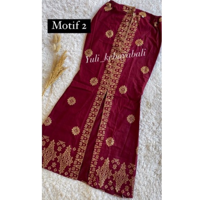Set Kebaya Bali jadi modern Semi Italy/Semi France Tepi depan dengan rok duyung/mermaid