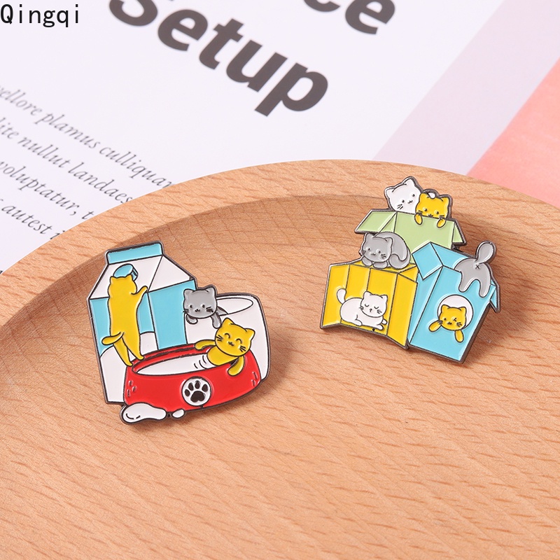 Bros Pin Enamel Desain Kucing Dalam Kotak Susu Untuk Kerah Pakaian