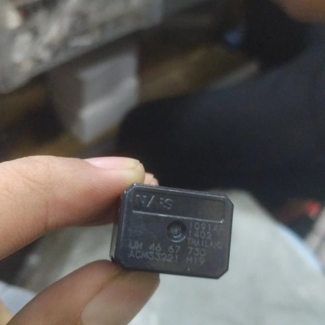 Relay 4 Kaki Ford Fiesta Original