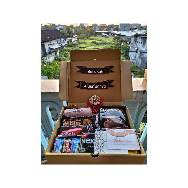 

giftbox/hampers hijab snack