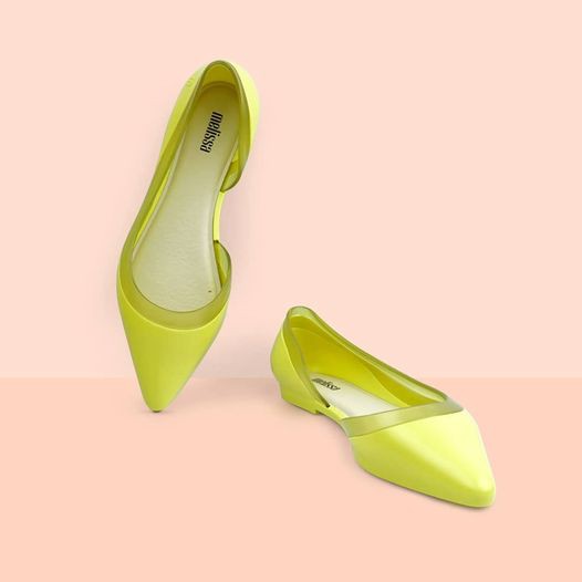 yellow flat pointed shoes