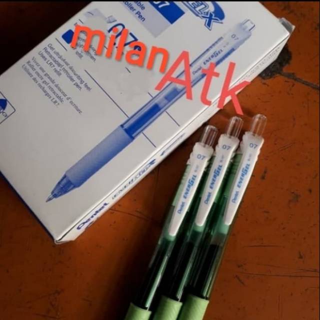 

Pulpen energel pentel 0.7mm isi 12 pcs. Tersedia 0.5mm. - Biru