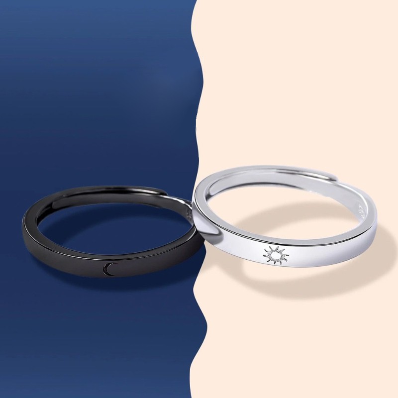 2pcs / Set Cincin Pasangan Model Terbuka Dapat Disesuaikan Desain Matahari Bulan Bahan Silikon Untuk Persahabatan