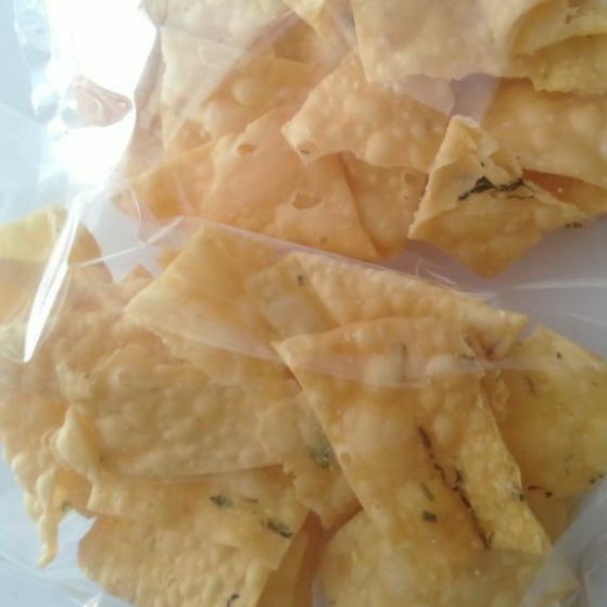 

KERUPUK / KERIPIK PANGSIT
