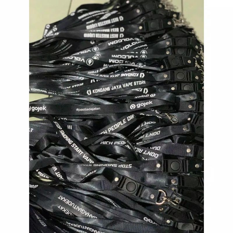 

Super Aman Gantungan Tali Lanyard Plus Karet Oval 40mm - Hitam