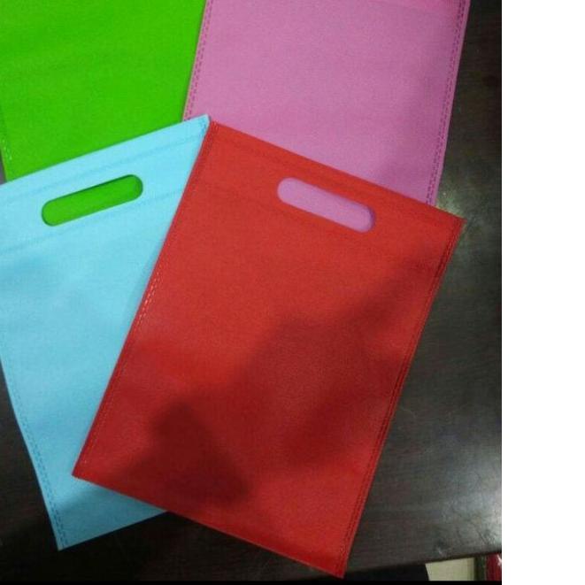 

(100pcs) tas kain uk 20x26 - goodie bag oval - tas souvenir - tas parfum - tas